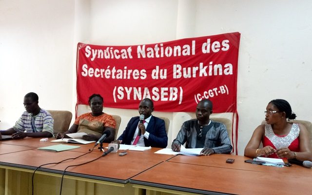 Des membres du syndicat des secrétaires du Burkina