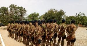 Mali: 43 personnes tuées, des individus en tenue militaire mis en cause