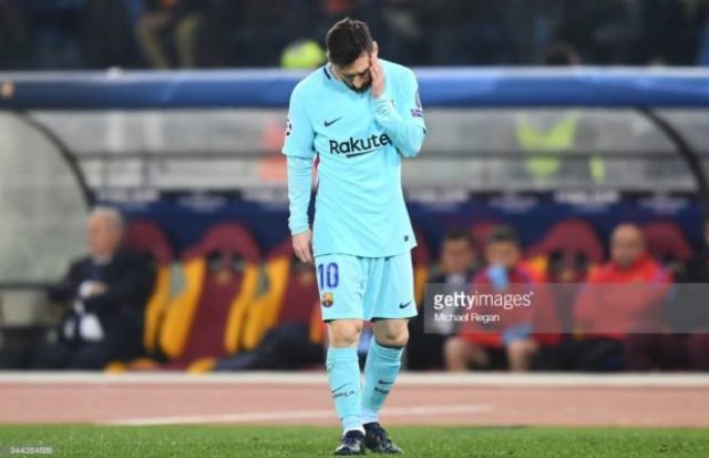 Lionel Messi sous ls maillots du FC Barcelone après la défaite contre la Roma