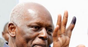 Angola: Dos Santos perd la présidence du parti au pouvoir