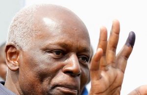 Angola: Dos Santos perd la présidence du parti au pouvoir