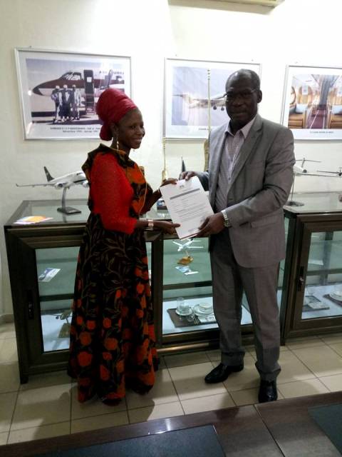 Air Burkina donne des billets d'avion à Awa Boussim