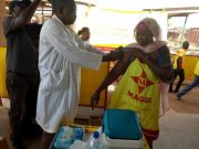 Burkina : Maggi fait vacciner 3000 Mamies et Papy contre la méningite