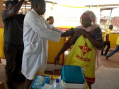 Burkina : Maggi fait vacciner 3000 Mamies et Papy contre la méningite