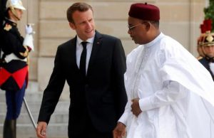 Niger: Mahamadou Yssoufou à Paris, les terroristes à Diffa