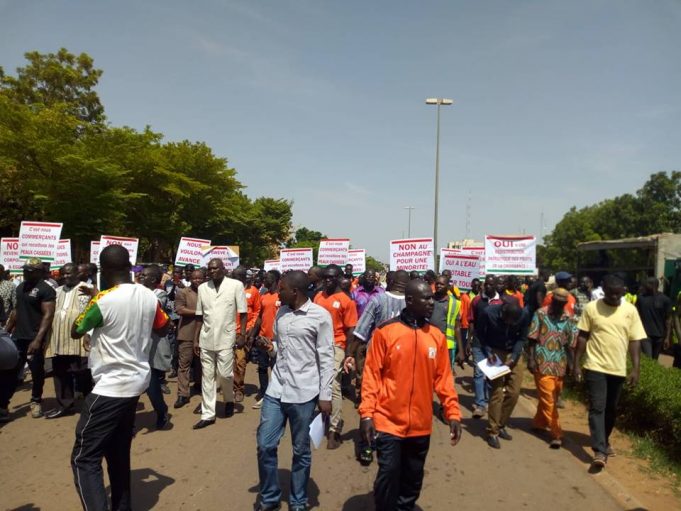 Grèves au Burkina: des commerçants battent le pavé pour dire non!