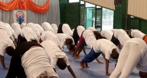 Yoga : des techniques de respiration et de postures qui procurent bien-être physique et psychologique