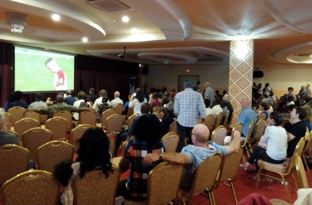 La communauté française suivant la finale de la Coupe du monde de football Russie 2018 à l'hôtel Silmandé à Ouagadougou