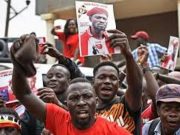 Retour de Bobi Wine: le pouvoir ougandais fabrique une légende!