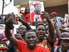 Retour de Bobi Wine: le pouvoir ougandais fabrique une légende!