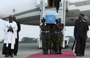 Décès Kofi Annan: la dépouille de l’ex-SG des Nations unies est arrivée au Ghana