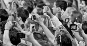 Burkina : Ces badauds qui préfèrent filmer ou photographier que de porter assistance
