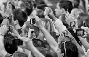 Burkina : Ces badauds qui préfèrent filmer ou photographier que de porter assistance