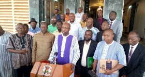 Situation sécuritaire au Burkina Faso : le gouvernement consulte l’opposition