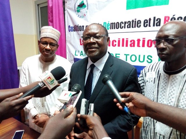 Dr Ablassé Ouédraogo, en veste, président de la CODER