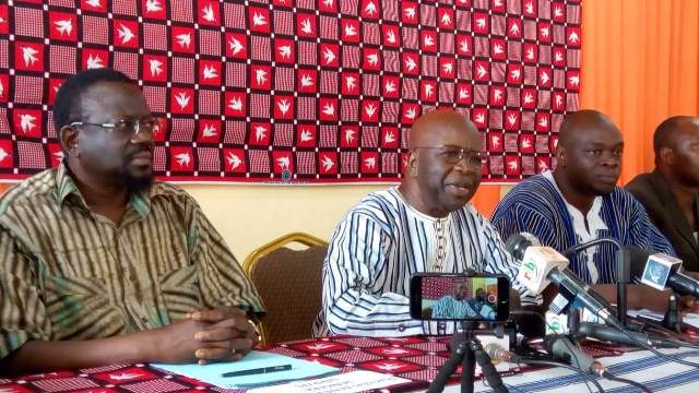 Les dirigeants de l'APMP dont Simon Compaoré au centre