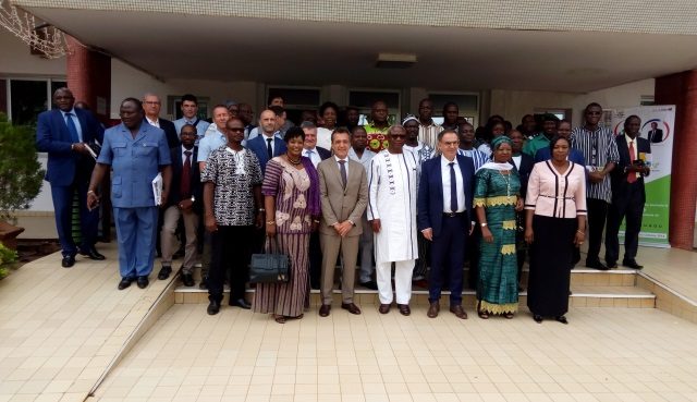 Photo de famille à la mairie de Ouagadougou entre la délégation ouagalaise et lyonnaise