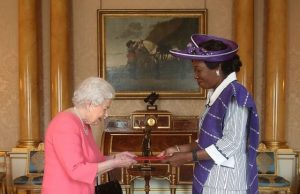 Londres/Ouagadougou: Jacqueline Marie Zaba/Nikiéma présente ses lettres de créances à la Reine d’Angleterre