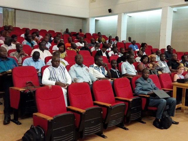 Une vue de particpants à la salle de conférence du CHU Tengandogo