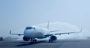 Air Burkina: le 195 reçoit son «water salute»*