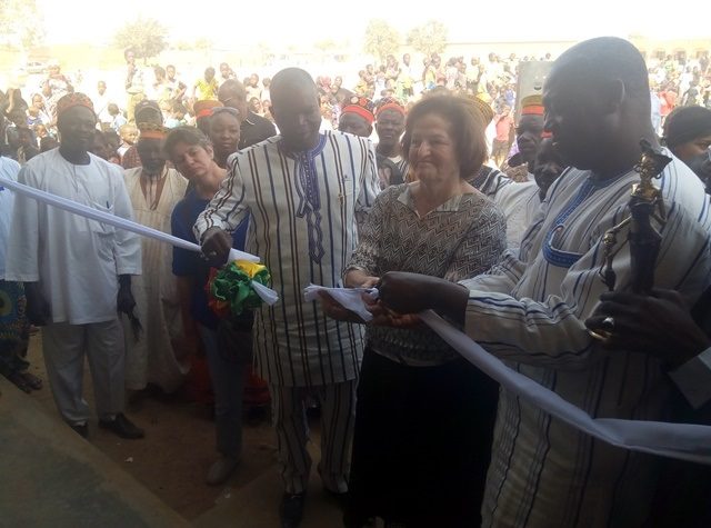 Coupure de ruban à l'inauguration de l'école Sidepassaté B de Nagrin (Ph. Wakat Séra)