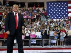 Elections à mi-mandat aux USA: les démocrates reprennent la Chambre des représentants