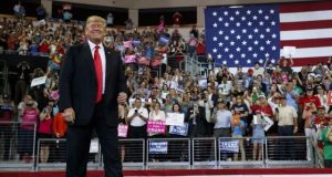 Elections à mi-mandat aux USA: les démocrates reprennent la Chambre des représentants