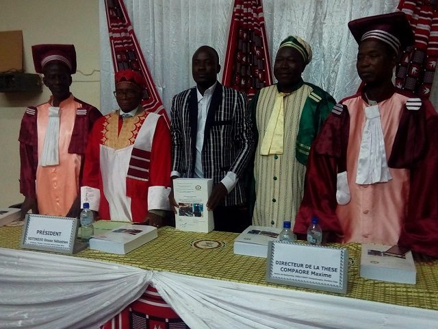 Photo de famille à la fin de l soutenance de Dr Amadé Kaboré