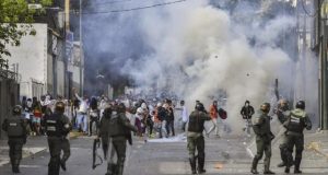 Crise au Venezuela: 35 morts et 850 arrestations en une semaine de manifestations