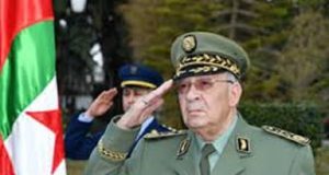 Algérie: l’armée fixe la ligne rouge