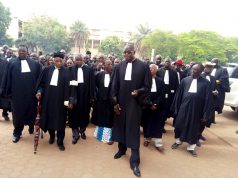 Burkina: les avocats suspendent à nouveau leur participation aux audiences