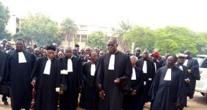 Burkina: les avocats suspendent à nouveau leur participation aux audiences