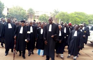 Burkina: les avocats suspendent à nouveau leur participation aux audiences