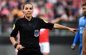 France/Foot: Stéphanie, première femme à arbitrer une rencontre de première division (RFI)