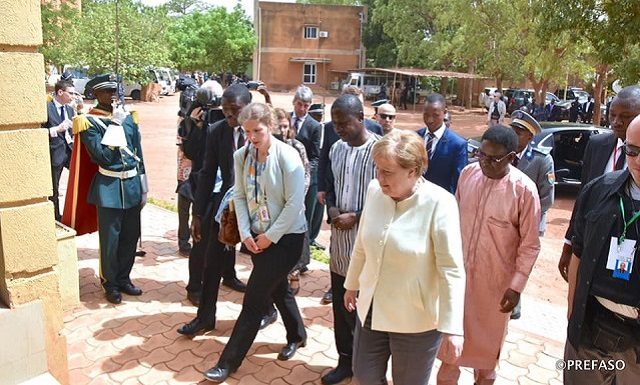 Angela Merkel et les autorités universitaires dont le ministre Alkassoum Maïga en Faso Danfani