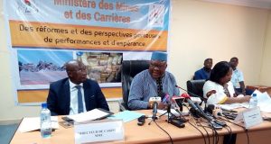 Burkina: «Les terroristes exploitaient l’or à Est» du pays (ministre des Mines)