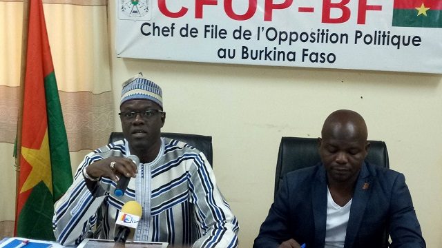 Gilbert Ouédraogo (à gauche) et Abdoulaye Arba ont parlé au nom de l'opposition politique