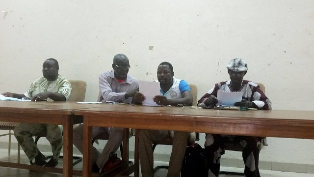 Le secrétaire général de la Fédération nationale des Boulangers et Pâtissiers du Burkina, Antoine Kaboré, (2e à droite), a regretté la non application de la Convention collecitve
