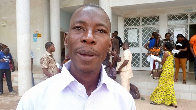 Le secrétaire général du SYNASEB, Bourama Ouattara, a estimé le nombre des militants à plus de 500
