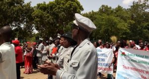 Burkina: des administrateurs mécontents, marchent sur la Primature