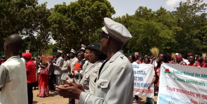 Burkina: des administrateurs mécontents, marchent sur la Primature