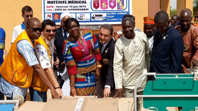 Offre de santé : les Lions Clubs de la Zone 182 et leurs partenaires font des dons de matériel médical