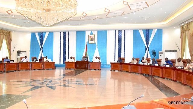 Réunion de Roch Kaboré avec les responsables du Conseil supérieur de la Défense nationale (CSDN)