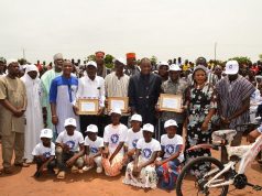 Ecole primaire de Nemnin à Ouagadougou : Abdoul service offre un forage et vélos