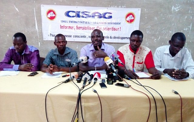 Les responsables du consortium dOSC dont Issiaka Ouédraogo au centre