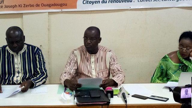 Des membres de l'organisation, avec au milieu, le président Mathieu Tankoano