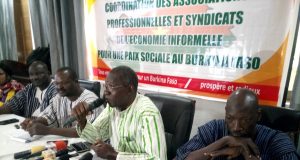 Burkina: des commerçants se démarquent des manifestations et appellent les syndicats à «une trêve»
