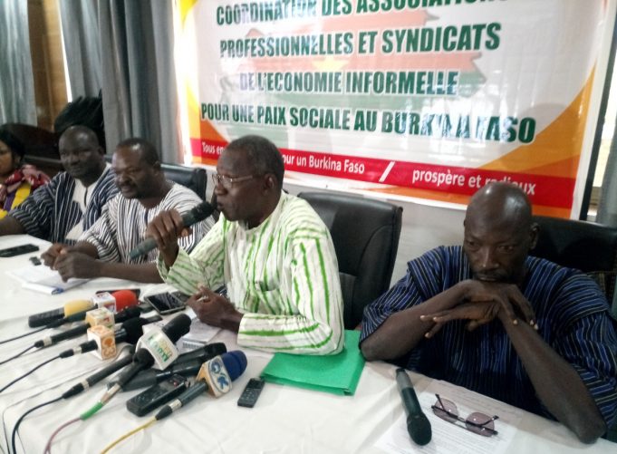 Burkina: des commerçants se démarquent des manifestations et appellent les syndicats à «une trêve»