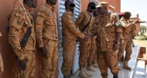 Burkina: le général Miningou aux côtés des soldats