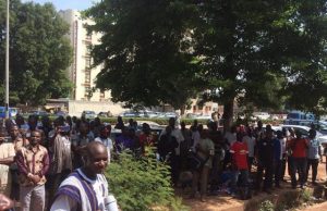 Ouagadougou: des agents de l’éducation manifestent devant leur ministère